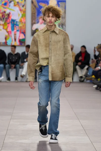 Look 42